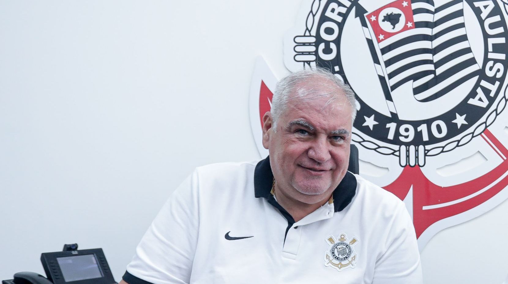 Rubens Gomes, diretor de futebol do Corinthians, e Matheus França, novo reforço do Timão