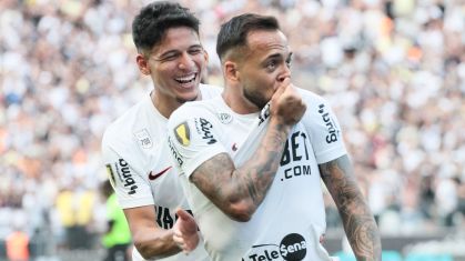 Maycon comemora o primeiro gol do Corinthians sobre a Portuguesa