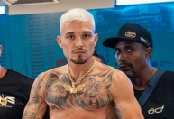 MC Gui vence Nego do Borel por nocaute técnico no FMS 4, em São Paulo