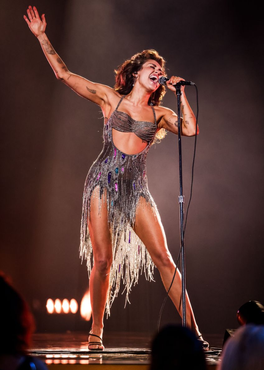 Miley Cyrus durante sua apresentação no Grammy 2024. / John Shearer/Getty Images for The Recording Academy