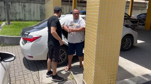 Momento em que o miliciano é preso pela Polícia Civil do Rio de Janeiro
