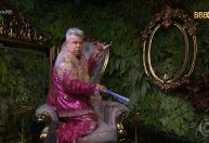 Milton Cunha invade casa do BBB24, suja sala e irrita sister com roupa rasgada