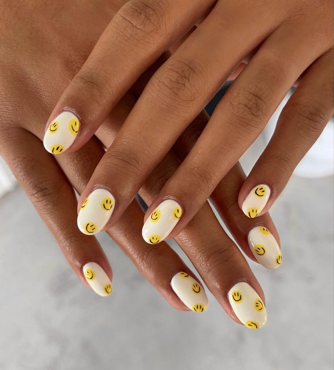 Mini smile na unha de Carnaval / Reprodução/Peachi Nails