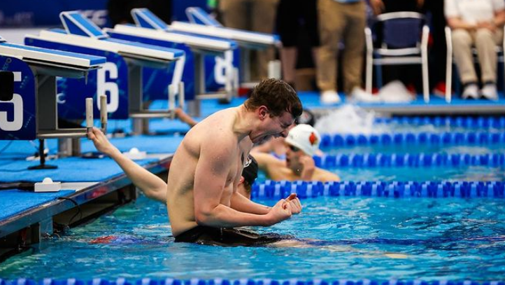 Nadador perdeu medalha por conta de comemoração