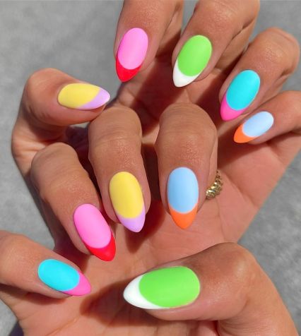 Unha neon para o Carnaval / Reprodução/Peachi Nails