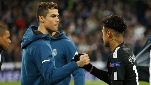 Neymar e Cristiano Ronaldo em um jogo da Champions em 2018