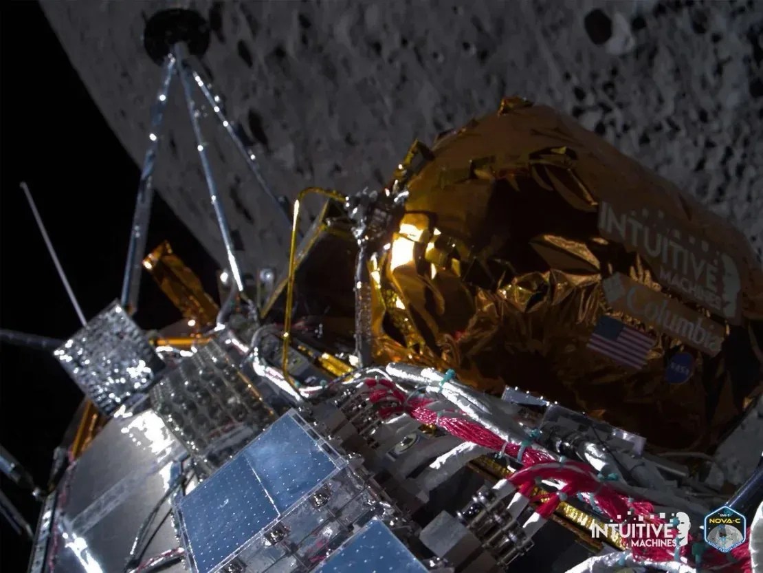 módulo lunar na órbita da Lua