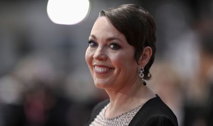 Olivia Colman diz que ganharia mais dinheiro se fosse homem