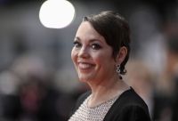 Olivia Colman revela que se sente infiel ao marido ao gravar cenas de sexo