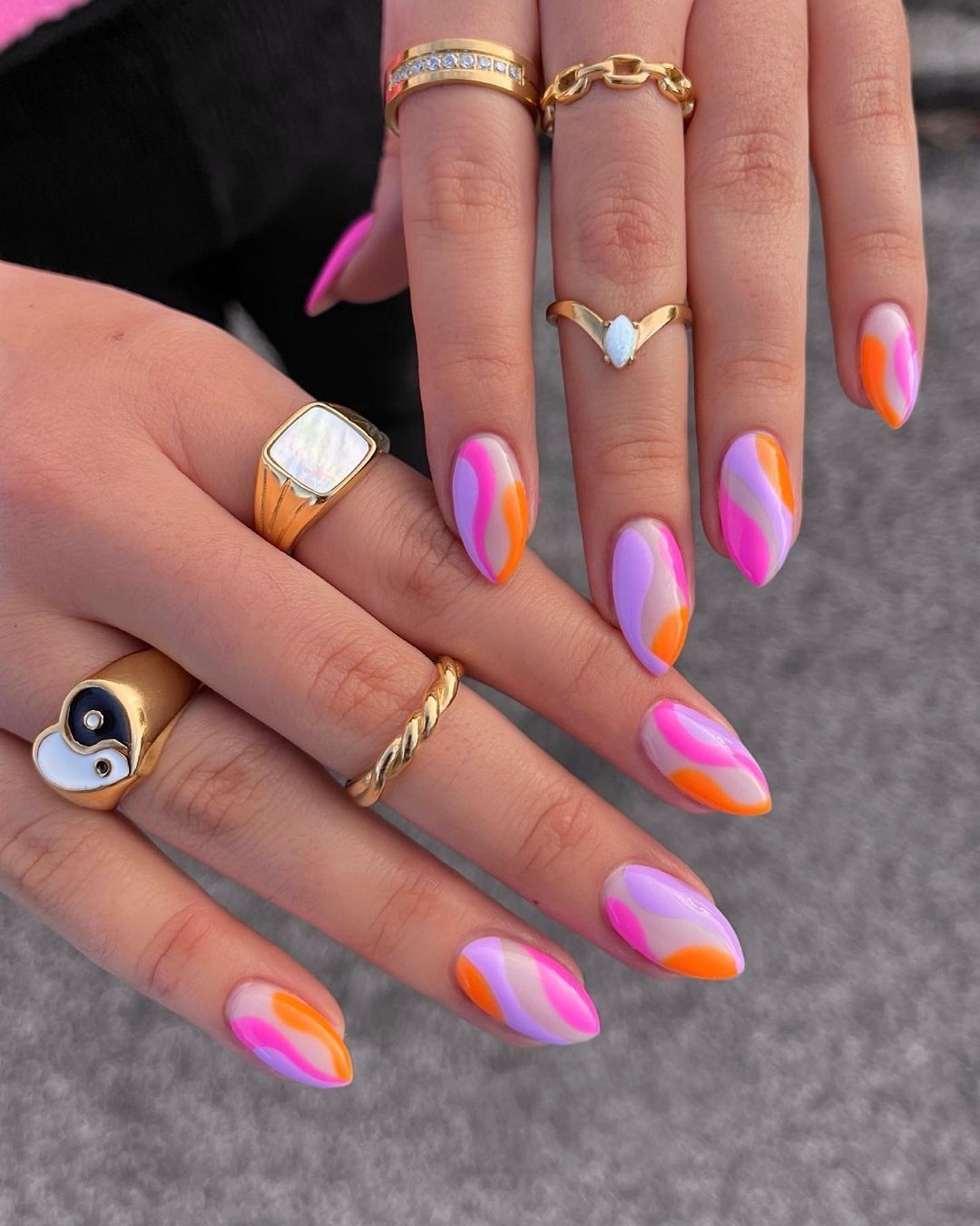 Unhas com ondulações para o Carnaval / Reprodução/Peachi Nails