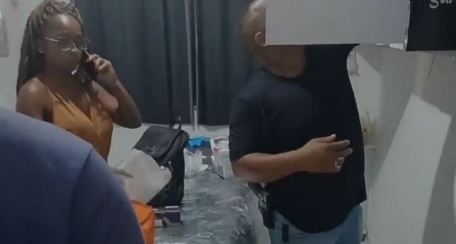 Dona da clínica confessou ser falsa biomédica, durante operação da polícia civil / Reprodução/Polícia Civil