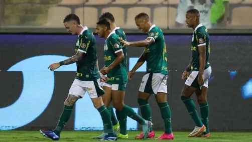 Jogadores do Palmeiras comemoram gol em vitória sobre o Mirassol, pelo Paulistão