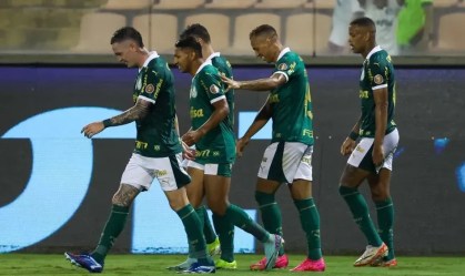 Jogadores do Palmeiras comemoram gol em vitória sobre o Mirassol, pelo Paulistão