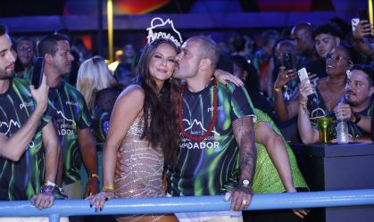 Famosos assistem ao Desfile das Campeãs do Carnaval no Rio; veja fotos