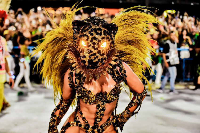 Paolla Oliveira, rainha de bateria da Grande Rio com figurino de onça • Dhavid Normando/Imprensa Rio Carnaval