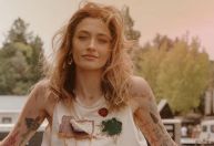 Quem é Paris Jackson; tatuagens da filha de Michael Jackson sumiram no Grammy
