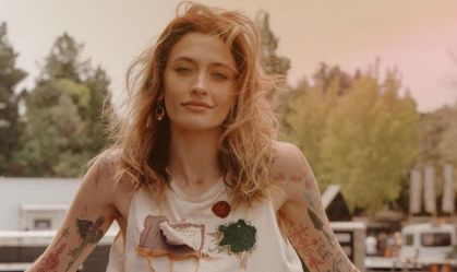 Quem é Paris Jackson; tatuagens da filha de Michael Jackson sumiram no Grammy
