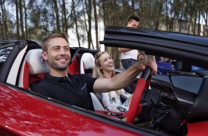 Cody Walker e sua esposa, Felicia, homenagearam a estrela '"Velozes e Furiosos" com seu terceiro filho, que se chama Paul