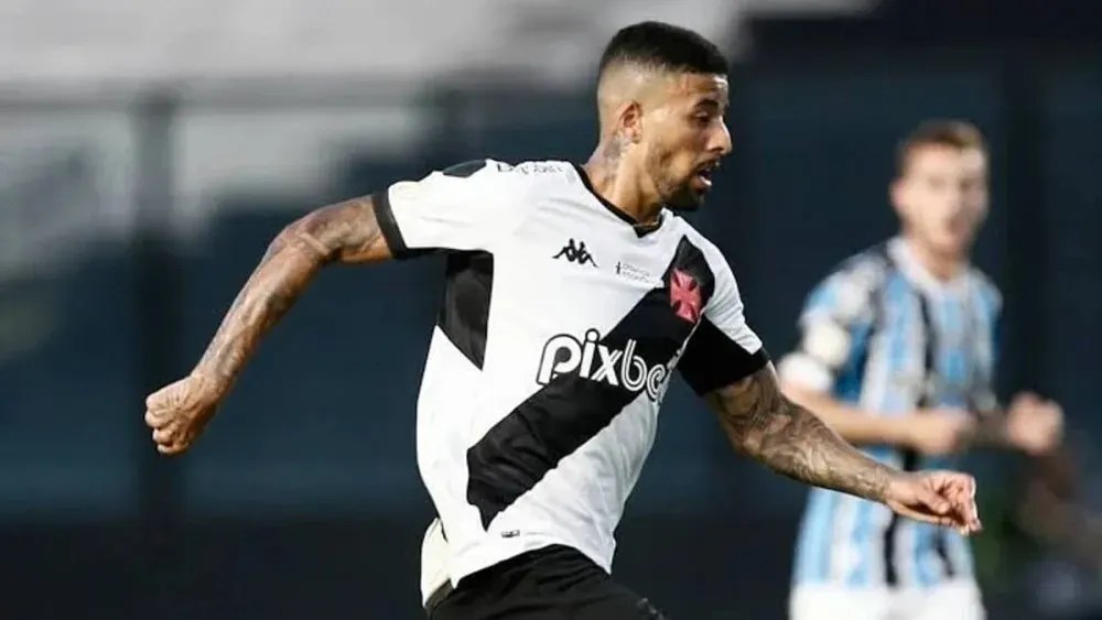 Paulinho em jogo pelo Vasco