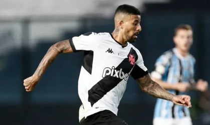 Paulinho em jogo pelo Vasco