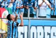 Grêmio goleia no Campeonato Gaúcho em tarde do estreante Pavón