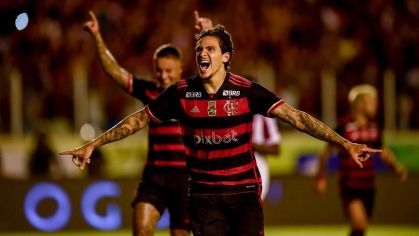 Pedro comemora um de seus gols na vitória sobre o Bangu pelo Carioca