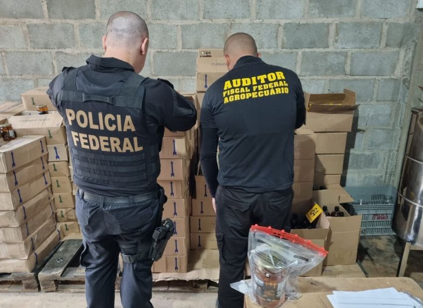 PF cumpre mandados contra suspeitos de comércio de mel falso / Polícia Federal