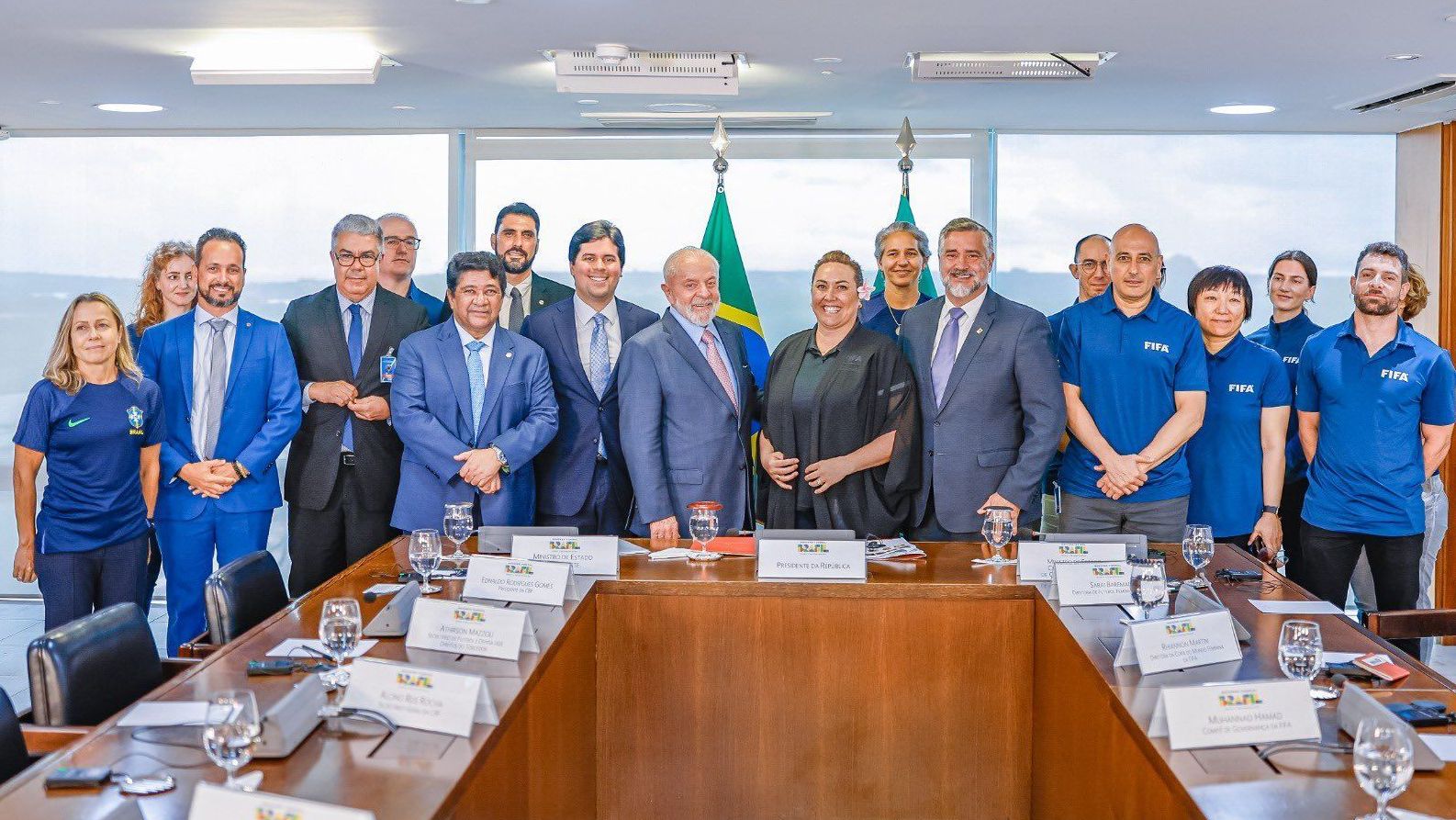 Lula se reúne com comitiva da Fifa no Palácio do Planalto, em Brasília