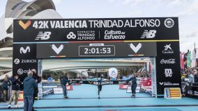 Kelvin Kiptum em sua primeira maratona, no fim de 2022, em Valencia, na Espanha