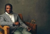 NFL elege astro dos Ravens como MVP da temporada pela segunda vez