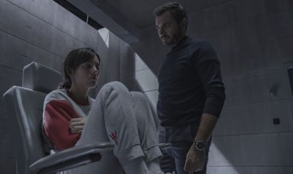 "Rainha Vermelha" conta a história de uma mulher super inteligente que ajuda a solucionar crimes