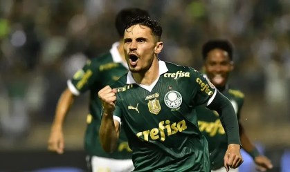 Raphael Veiga comemora gol do Palmeiras contra o Mirassol, pelo Campeonato Paulista
