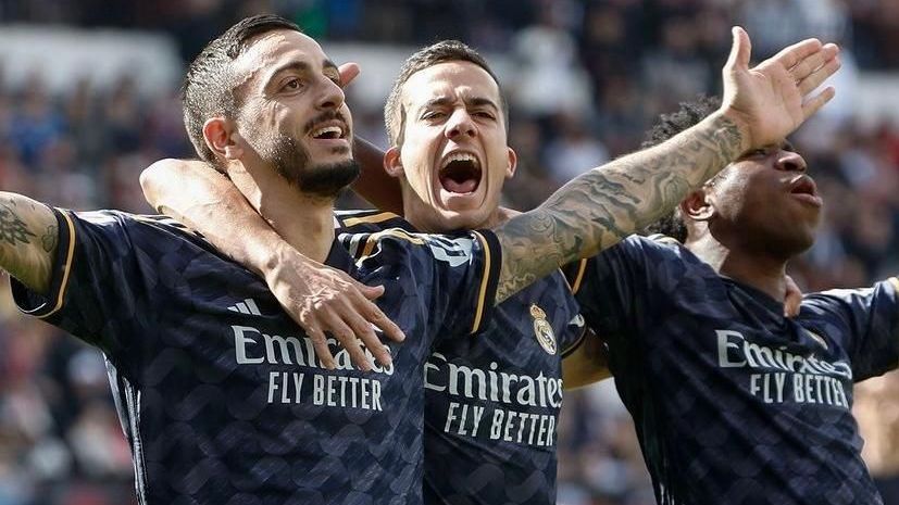 Joselu comemora gol contra o Rayo Vallecano