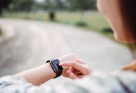 FDA faz alerta sobre risco de usar smartwatch para medir açúcar no sangue