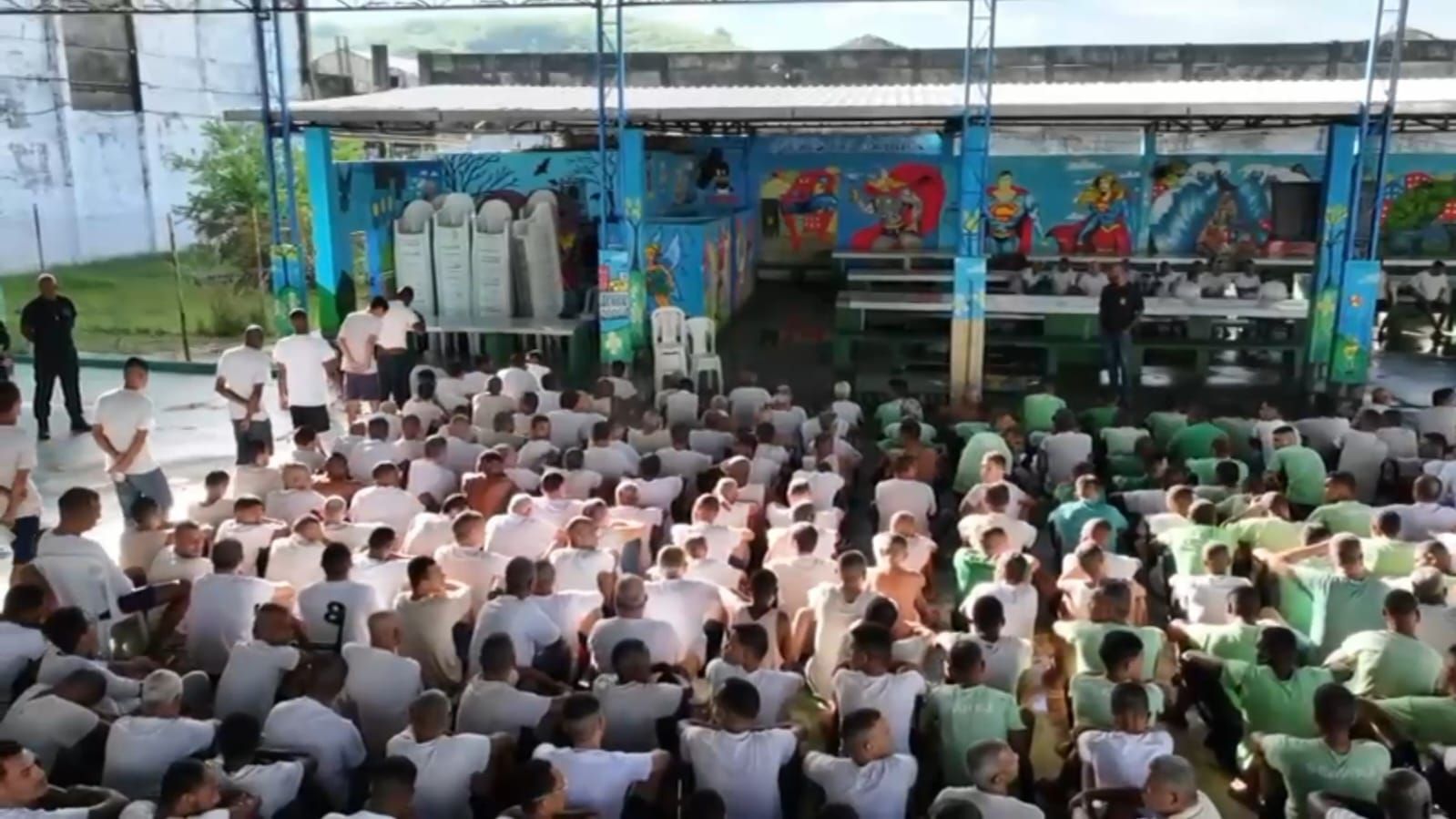 Celulares foram apreendidos em presídios do RJ / Polícia Penal do RJ