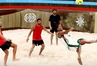 Rolê aleatório! Ronaldinho Gaúcho esbanja categoria em reality show na Turquia