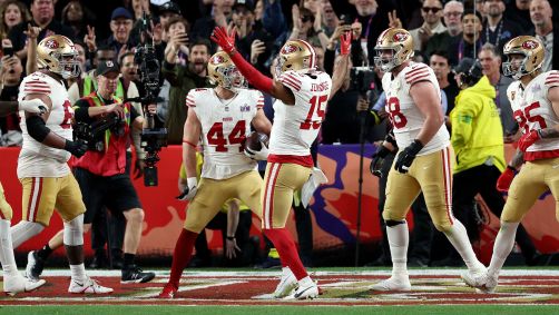 Jogadores do San Francisco 49ers comemoram ponto no Super Bowl LVIII