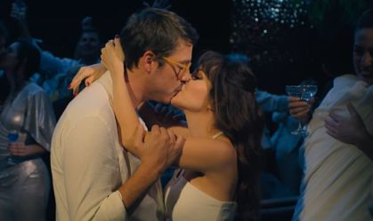 Sandy e Fábio Porchat em trailer do filme "Evidências do Amor"
