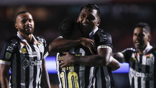 Morelo comemora gol da vitória do Santos sobre o São Paulo pelo Paulistão