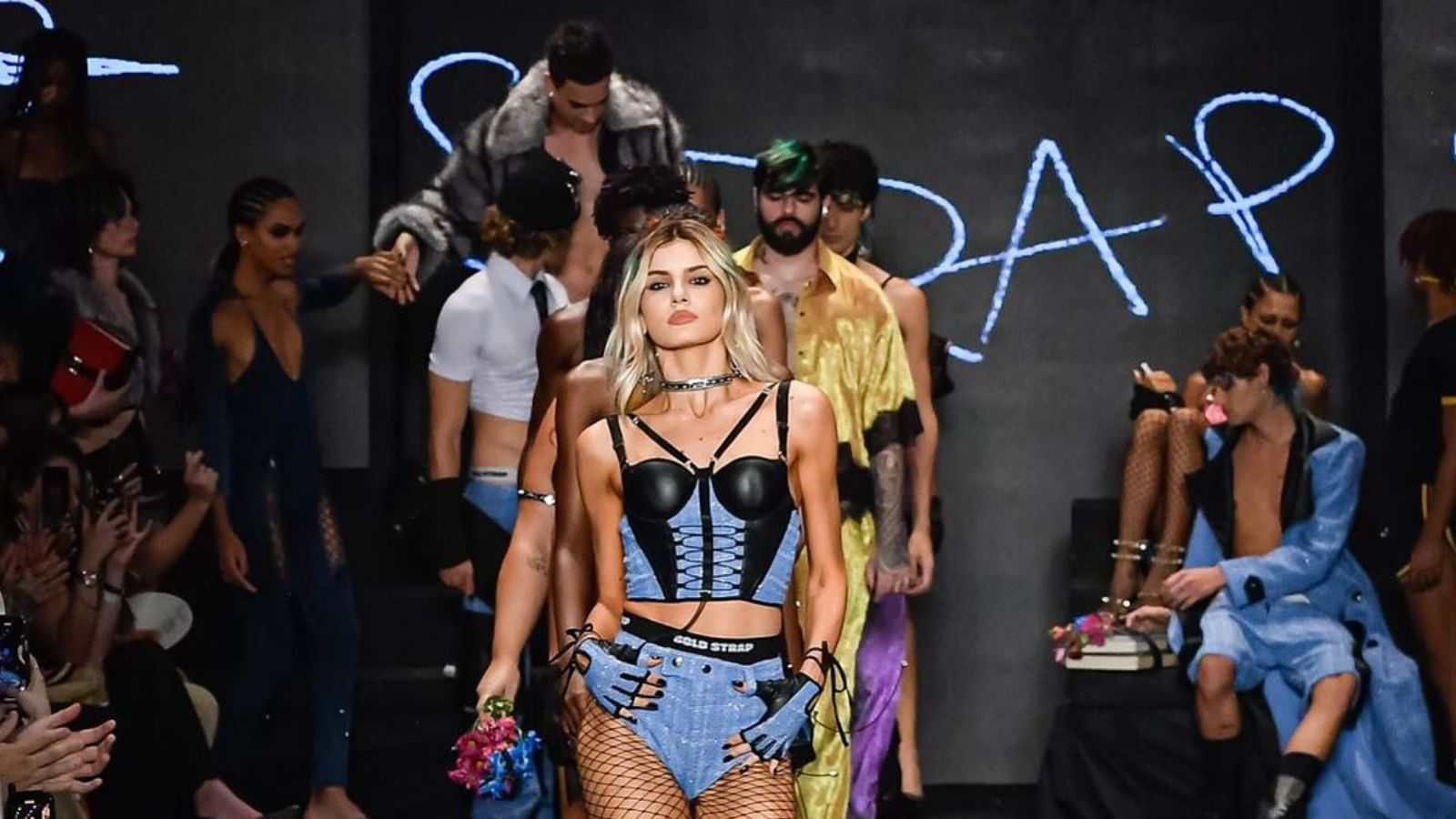 Desfile da "Bold Strap" na SPFW