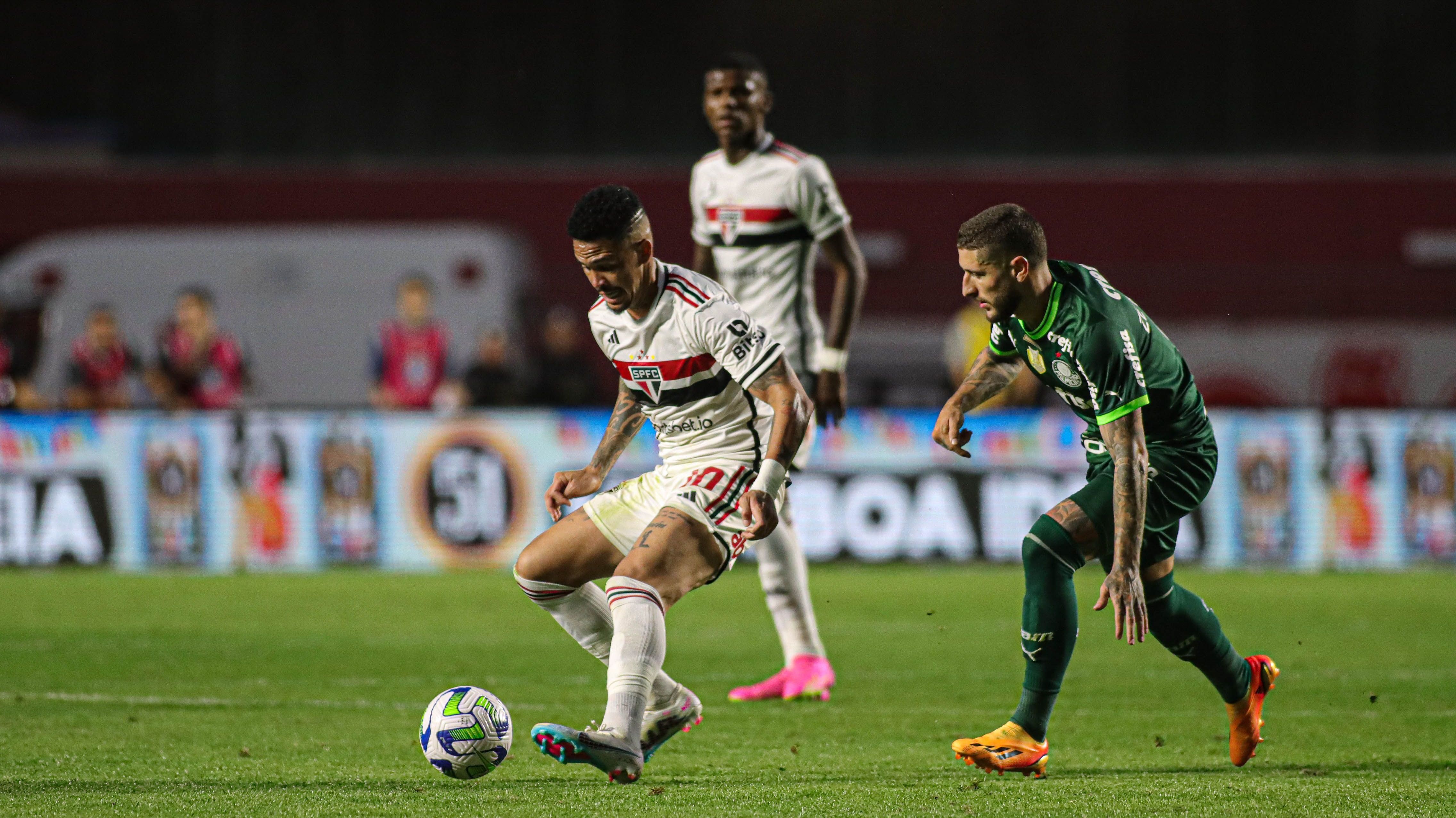 São Paulo e Palmeiras se enfrentam pelo título da Supercopa