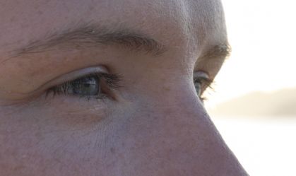 Médicos alertam sobre riscos para saúde dos olhos durante Carnaval