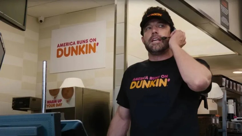 Ben Affleck em comercial da Dunkin' para o Super Bowl de 2023 / Divulgação: Dunkin'