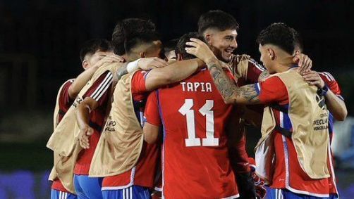Seleção chilena em jogo contra Uruguai