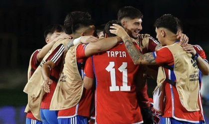Seleção chilena em jogo contra Uruguai