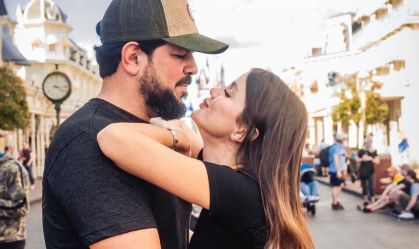 Casal está a espera de gêmeos e aproveitou viagem de férias para comprar enxoval