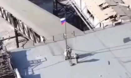 Rússia hasteia bandeira em Avdiivka e aproveita vantagem sobre Ucrânia