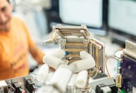 Cirurgia no espaço: robô conclui procedimento simulado em estação espacial
