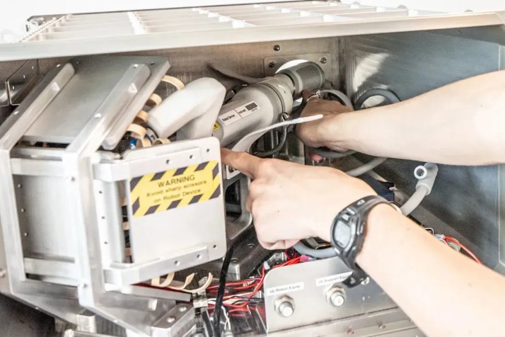 Design compacto do robô, do tamanho de um micro-ondas, resulta em um instrumento leve, adequado para viagens espaciais / Divulgação/Virtual Incision