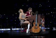 Sabrina Carpenter surpreende fãs ao dividir palco com Taylor Swift